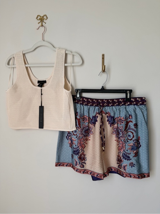 House of Harlow 1960 Pants - Cream crop Tank Top & Blue Floral Shorts two piece Set